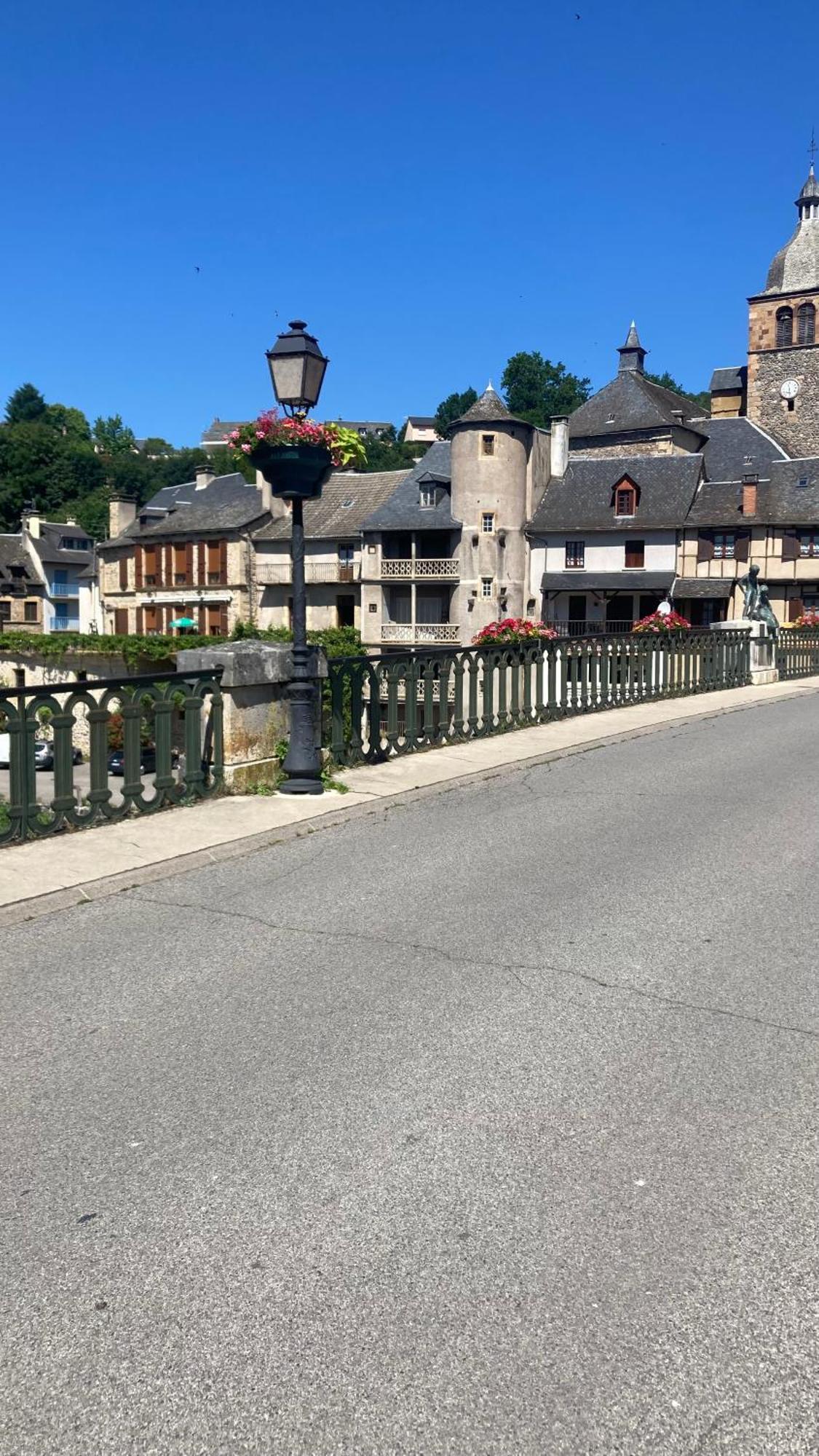 Saint-Geniez D'Olt - Residence Le Colombier Esterno foto